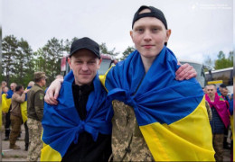 Хотіли щоб не повернувся з полону? Мати воїна з Рівненщини не повертає сину після полону 4 мільйони гривень і виписала його з квартири