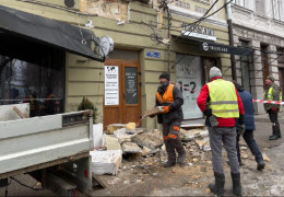 Руйнування будівель тривають. В історичній частині Чернівців вже відвалилася частина старого балкону