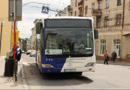 Війна на Близькому Сході змусила владу у Чернівцях на прохання перевізників підняти вартість проїзд у маршрутках до 17 гривень. Але є нюанс...