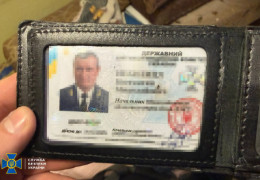 СБУ викрила банду, яка масово виготовляла і збувала підроблені документи і посвідчення співробітників силових структур. Організатор оборудки - перевертень у погонах
