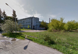 У Старокостянтинові, по якому постійно ракетами луплять рашисти, виставили на продаж за майже 3 млн доларів колишній машинобудівний завод