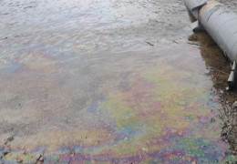 Після атаки росії на Дністровську ГЕС, у Дністрі виявили плями технічних масел. Україна та Молдова терміново реагують, щоб не допустити екологічної катастрофи