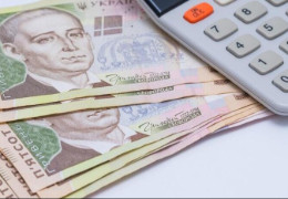 Для держслужбовців хочуть встановити «стелю» зарплат на рівні виплат рядового військового. Чи проголосують депутати?