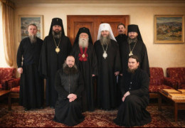 Митрополит УПЦ МП Михайло Жар, якого в Україні звинувачують у підігруванні агресору та розпалюванні міжрелігійної ворожнечі, вільно їздить світом...