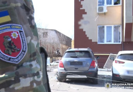 Теракт у Бучі: поранені двоє поліцейських. Що кажуть свідки і затриманий на відео