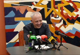 "Я всю свою зарплату віддаю для військових" - Клічук на пресконференції