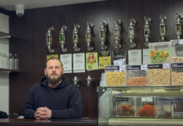 Колишній військовий Сергій Строчков створює крафтові напої у Хотині і має свої фірмові "фішки"