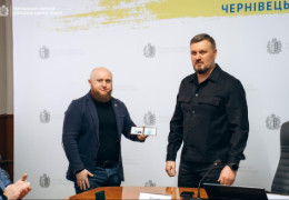 Журналістка Світлана Ісаченко, яка викриває беззаконня і корупцію в лісовій галузі Буковини, очікує, що нове керівництво ОВА не стане "кришувати" лісових злодіїв і назве їх поіменно
