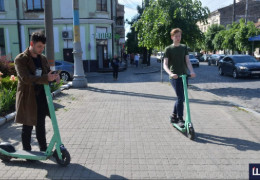 У чернівецьких парках та на пішохідних вулицях заборонили рух електросамокатів