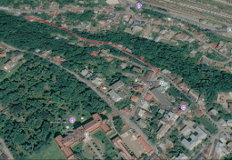 У Чернівцях активізувався зсув на вулиці Конституційній, недалеко від ЧНУ ім. Юрія Федьковича. На спуску тимчасово обмежили рух транспорту