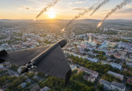 Росія розпочала тривалий комбінований удар по критичних обʼєктах в Україні, — ГУР. Шахеди атакують Чернівці та райони