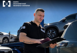 У Чернівецькій області зупинили контрабанду електрокарів на кордоні з Румунією. Перевізник з Грузії транспортував їх автовозом до Львова