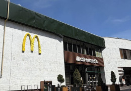 Найстарший в Україні McDonald’s відновив роботу на Лук’янівці після чергової атаки росії