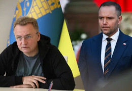 Мер Львова Садовий жорстко відреагував на ініціативу Навроцького позбавити Зеленського найвищої нагороди Польщі. Сибіга відповів дипломатично