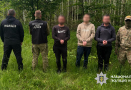 Лісові дороги, радіостанції та конспірація у селі: на Буковині Нацполіція затримала чергового переправника ухилянтів за кордон