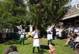 У рідному домі Миколайчука у Чорториї на 85-річчя митця знову лунали трембіти та буковинські пісні