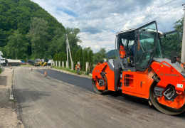 На в'їзді до Вижниці ремонтують 1,8-кілометровий гірський серпантин
