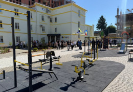 У Чернівцях колишній гуртожиток ЧНУ став домом для 138 переселенців із Маріуполя: частину коштів на реновацію надав уряд Франції