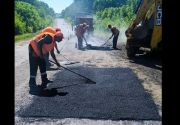 Дорожники похвалилися, як залатали латки на дорозі у Герці