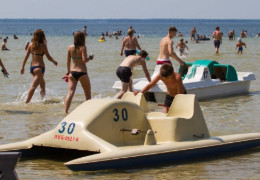 Червоні плями та нестерпний свербіж: що відбувається з відпочивальниками на Світязі