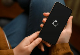 Не витрачайте гроші на новий: як “оживити” телефон, що постійно зависає
