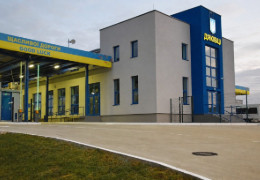 Через КПП «Дяківці – Раковець» на Буковині тимчасово дозволили виїзд туристичних автобусів до Румунії