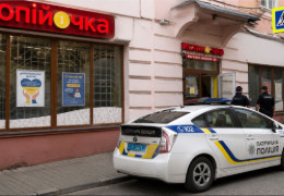 «Вивезли до ТЦК, а потім залишили на лавці»: у Чернівцях розгорівся скандал через дії патрульних щодо чоловіка з інвалідністю
