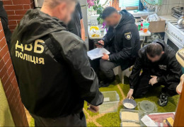 22-річний житель Хотинщини організував величезний наркобізнес: вилучено психотропів на 5,7 млн
