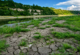Вода у Дністрі впала нижче водозабірної шахти: у Хотині рятують водопостачання насосами