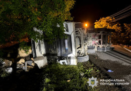 У Берегометі перекинулася фура MAN: 29-річний водій загинув, двоє пасажирів у лікарні