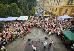 Пісні, народні костюми та гості з-за кордону: як у Чернівцях проходили «Буковинські зустрічі»