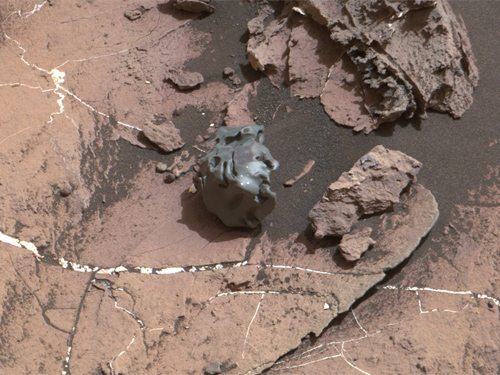 Curiosity виявив металеве "яйце", що пролежало на Марсі кілька мільйонів років