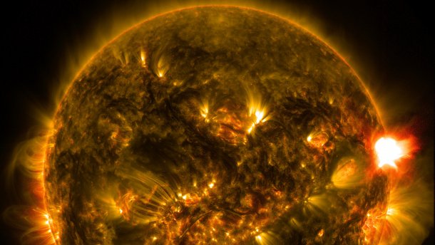 Вчені: після потужного спалаху на Сонці до Землі прямує величезна маса енергії (ВІДЕО)