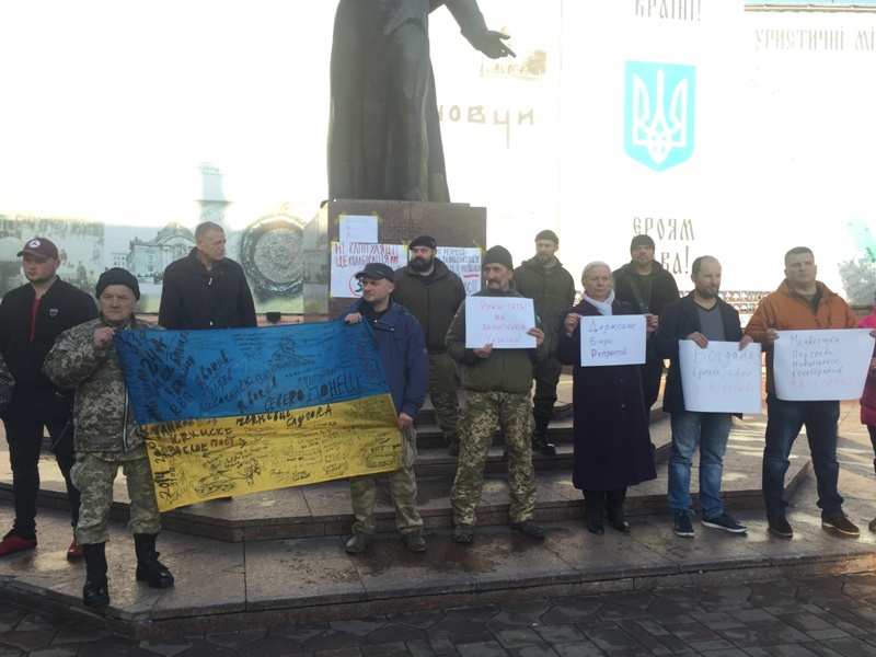 У Чернівцях відбулася акція протесту через переслідування патріотів (ФОТО)