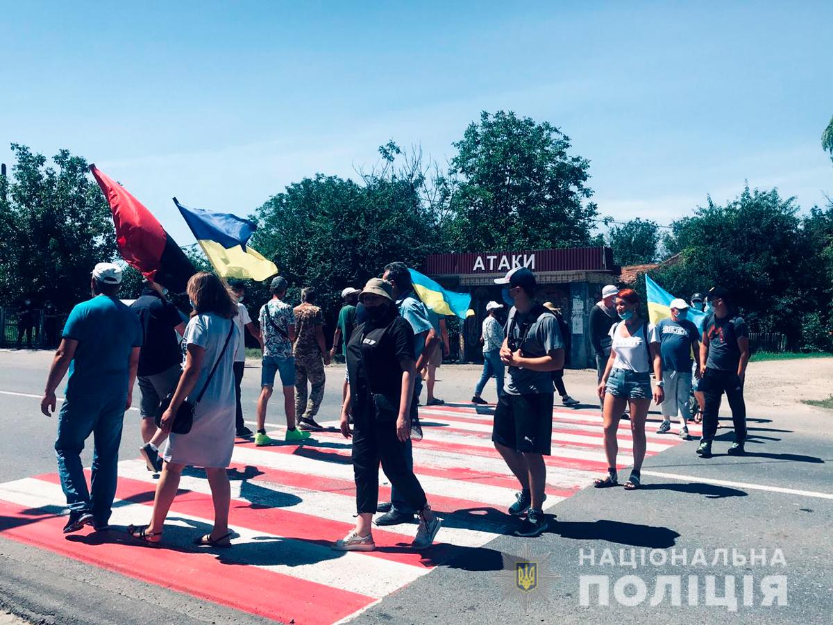 Пікетувальники знову заблокували трасу в Хотині. Осачук засудив дії активістів (ВІДЕО)
