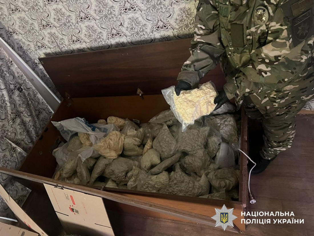 -
                Такого ще не було. Найбільша спецоперація з ліквідації наркобізнесу в Україні на 2 мільярди гривень  - поліція повідомила шокуючі поробиці (ФОТО + ВІДЕО)