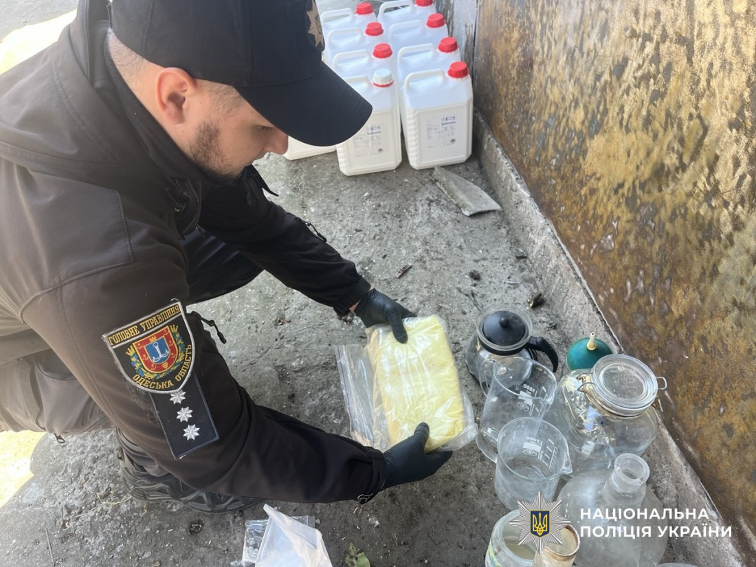 -
                Такого ще не було. Найбільша спецоперація з ліквідації наркобізнесу в Україні на 2 мільярди гривень  - поліція повідомила шокуючі поробиці (ФОТО + ВІДЕО)