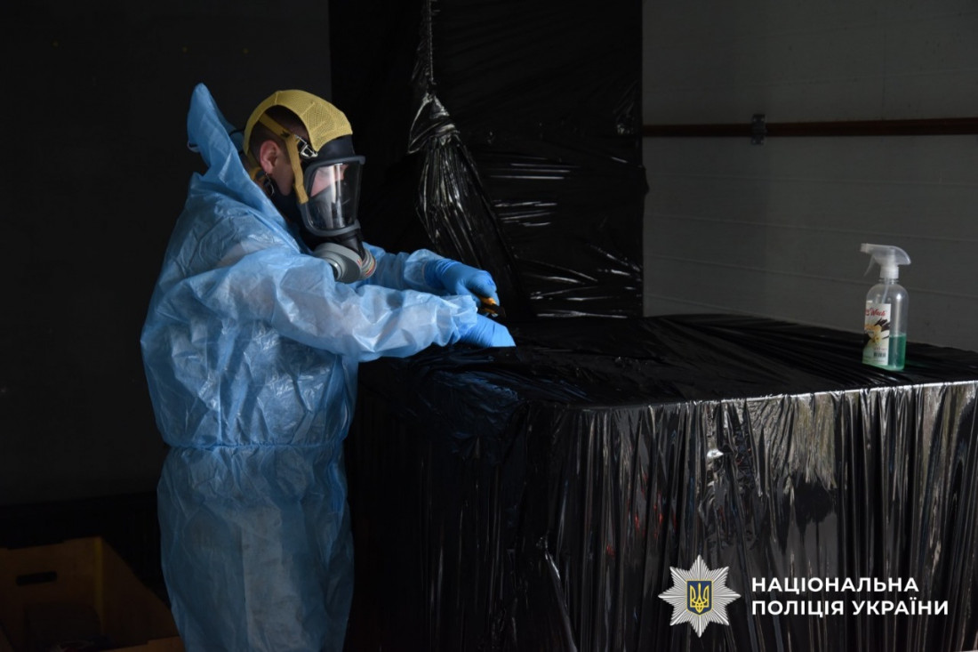 -
                Такого ще не було. Найбільша спецоперація з ліквідації наркобізнесу в Україні на 2 мільярди гривень  - поліція повідомила шокуючі поробиці (ФОТО + ВІДЕО)
