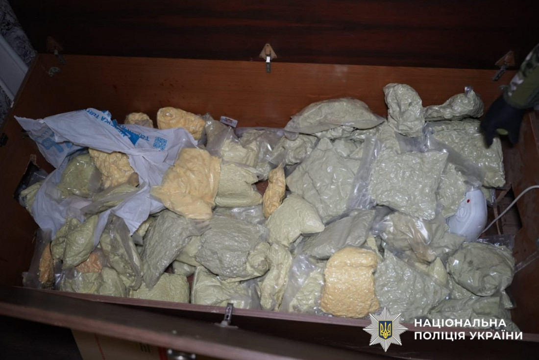-
                Такого ще не було. Найбільша спецоперація з ліквідації наркобізнесу в Україні на 2 мільярди гривень  - поліція повідомила шокуючі поробиці (ФОТО + ВІДЕО)