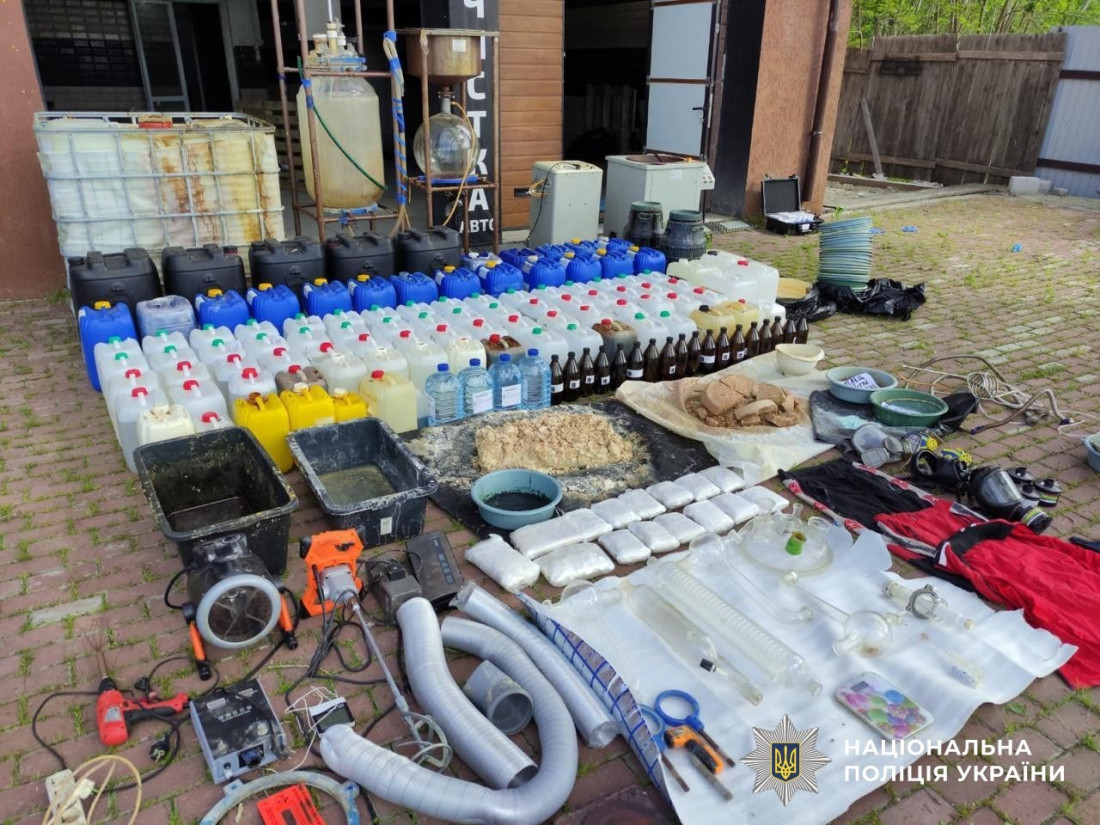 -
                Такого ще не було. Найбільша спецоперація з ліквідації наркобізнесу в Україні на 2 мільярди гривень  - поліція повідомила шокуючі поробиці (ФОТО + ВІДЕО)