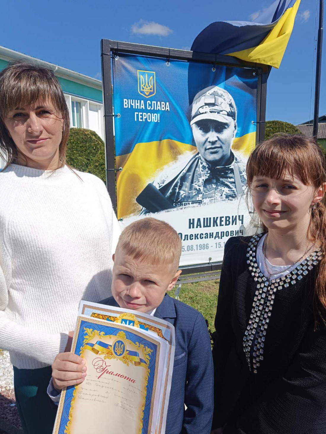 Дружина загиблого Героя Анатолія Нашкевича з Комарівців: Перед тим, як принесли оповіщення про смерть чоловіка, він мені приснився... А згодом приходив у снах - щоб сказати, що любить мене"