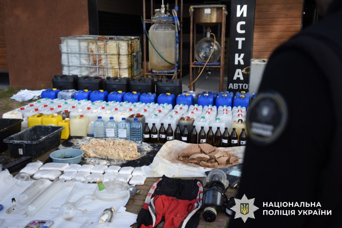 -
                Такого ще не було. Найбільша спецоперація з ліквідації наркобізнесу в Україні на 2 мільярди гривень  - поліція повідомила шокуючі поробиці (ФОТО + ВІДЕО)